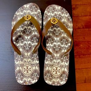 Tory Burch barely worn flip flop